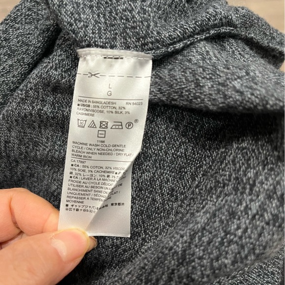 [L]Banana Republic Cotton/Silk Blend Gray V-Neck Sweater - Picture 4 of 7